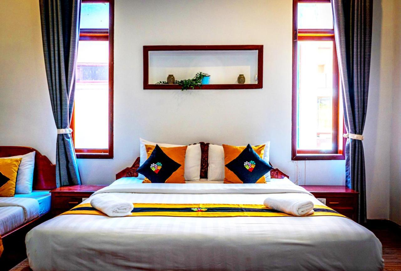 Antonios Villa Hotel Siem Reap Bagian luar foto